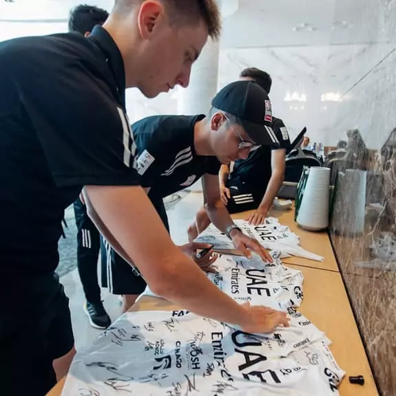 Pissei Cappellino UAE Team Emirates 2023 Nero Bianco 7 Pissei Cappellino UAE Team Emirates 2023 Nero Bianco - immagine 5