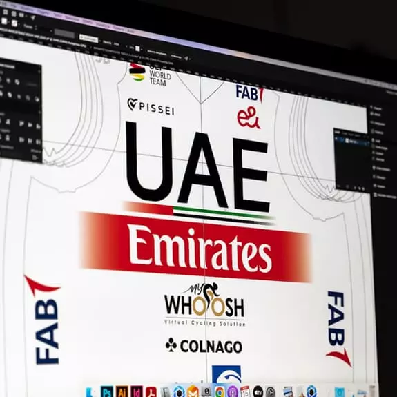 Pissei Cappellino UAE Team Emirates 2023 Nero Bianco 8 Pissei Cappellino UAE Team Emirates 2023 Nero Bianco - immagine 6